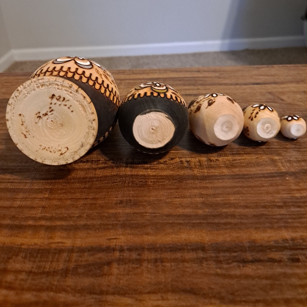 ๐ Hand-Painted Russian Nesting Dolls - Picture 6 of 7